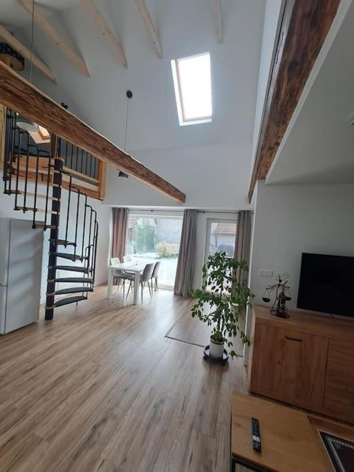 Apartman Loft Parnica Luaran gambar